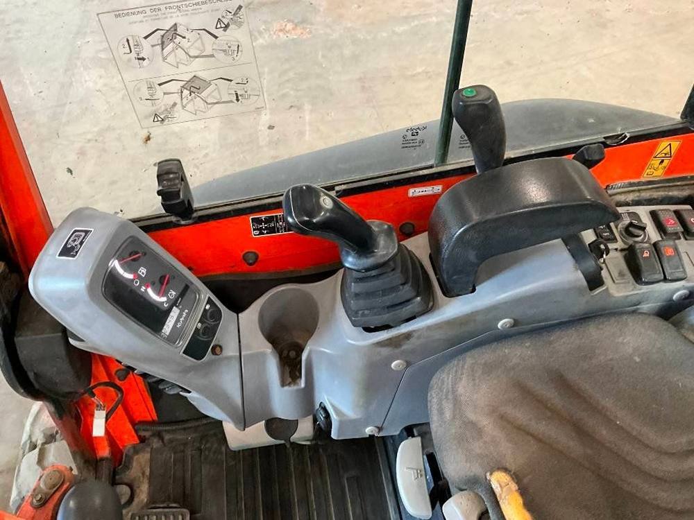 Kubota U 27-4 + Accessoires vue 6