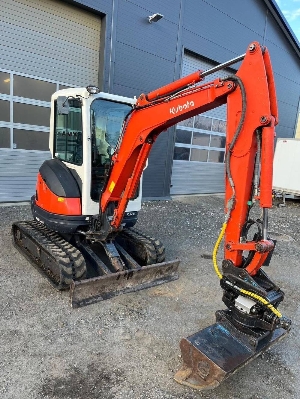 Kubota U25-3EU avec  Remorque + 3 godets