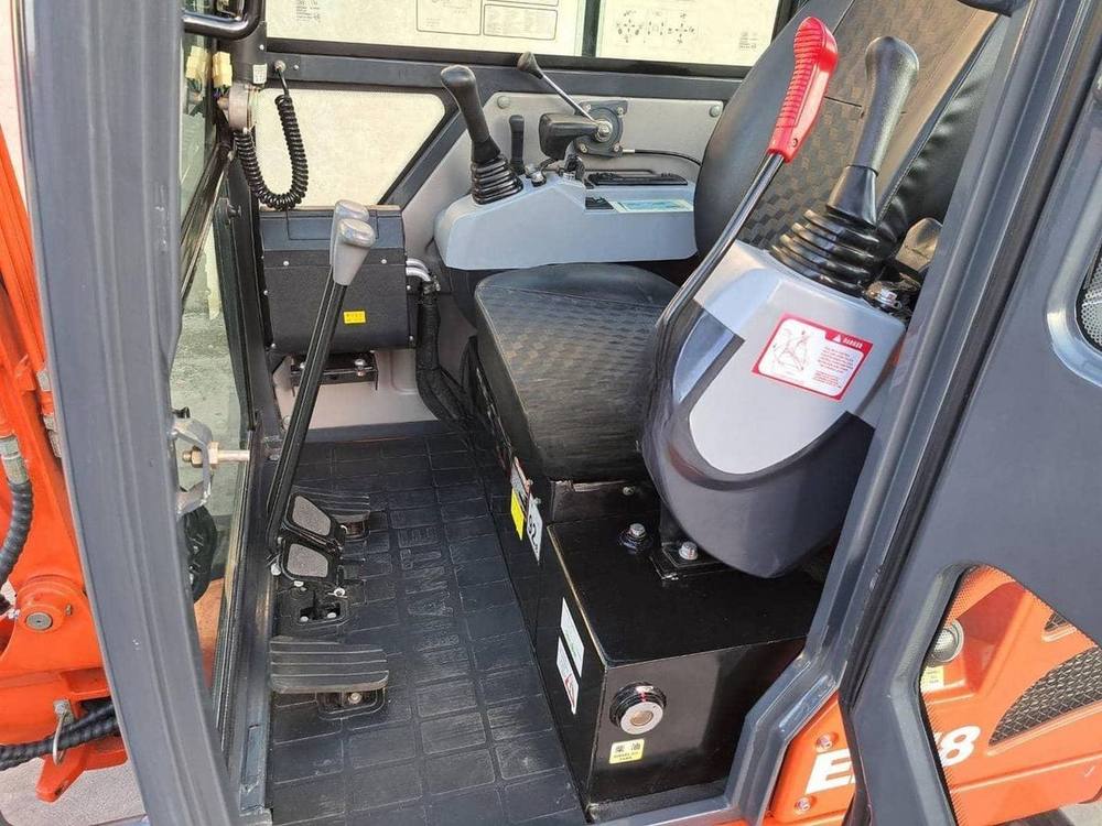 Kubota ER18 avec accessoires vue 2
