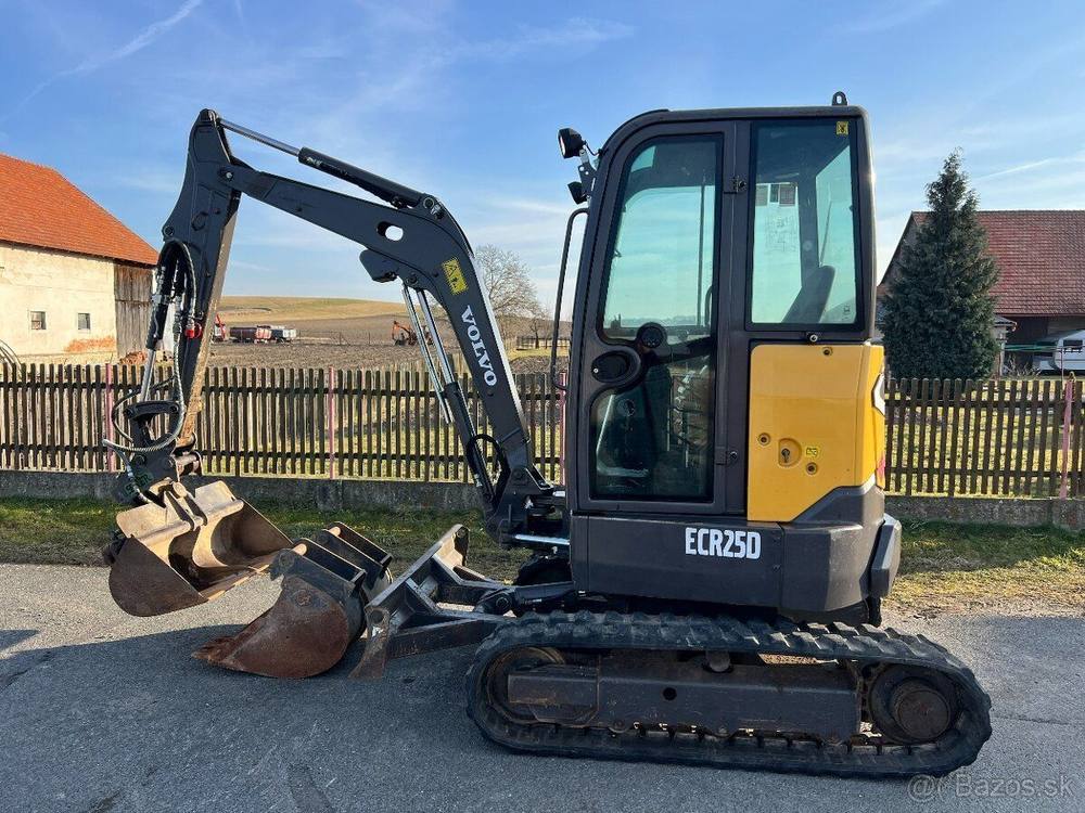 Volvo ECR25D + 3 godets vue 2