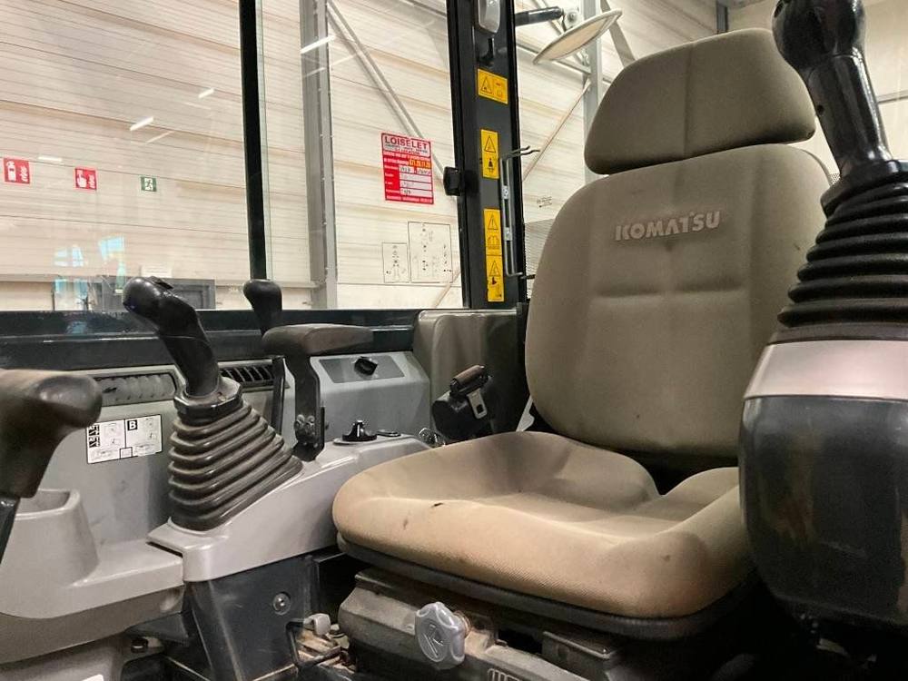 Komatsu PC 55 MR-5 avec 3 godets vue 6